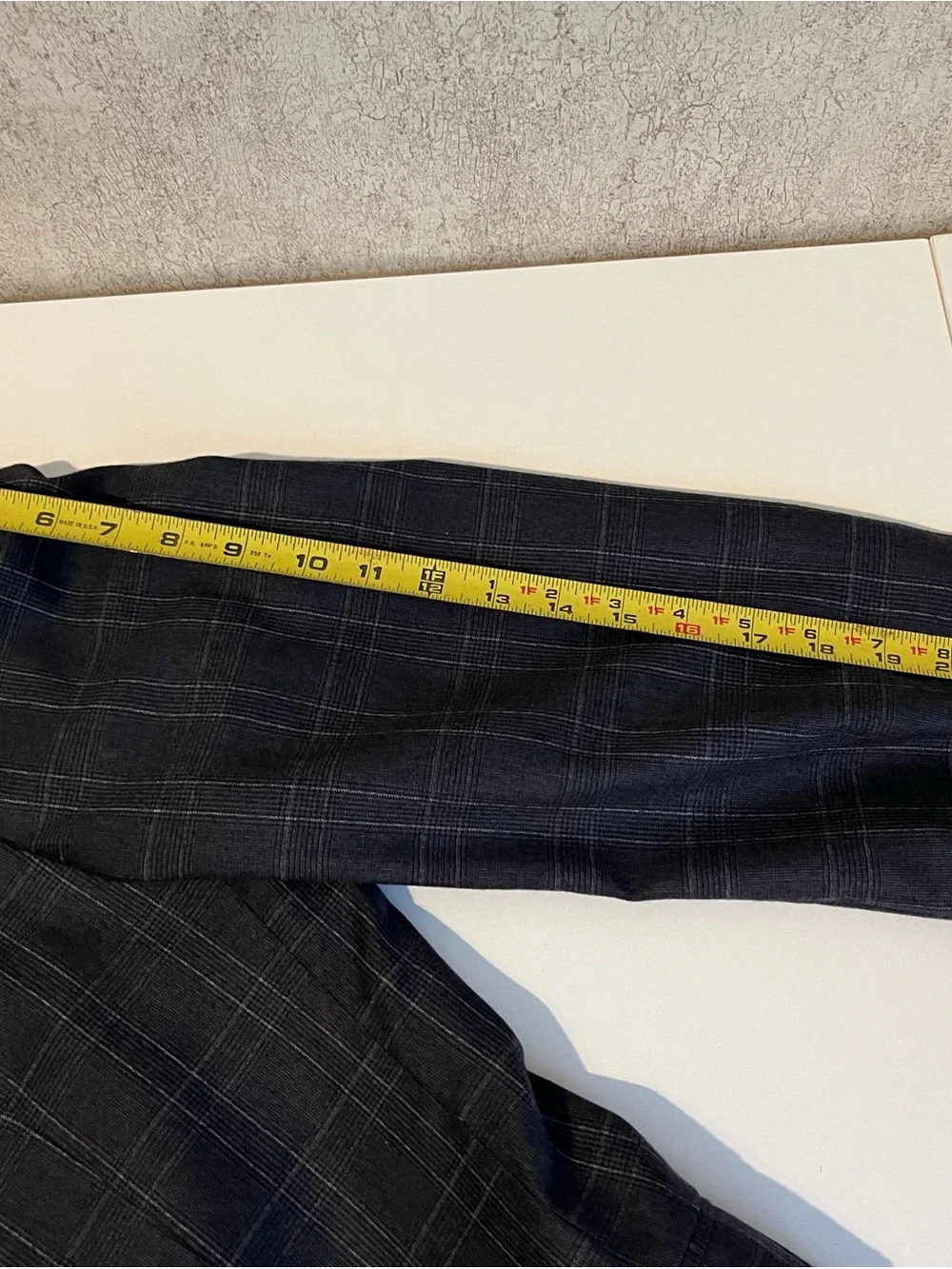Jos A Banks Suit Signature Gold 100% Wool plaid 46R Jacket 41 W Pleated Slacks